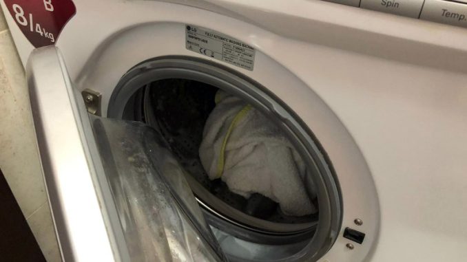 Stavite 1 sastojak u veš mašinu i podesite program na 60°C: Izbaciće sve nečistoće i prati kao nova Stavite 1 sastojak u veš mašinu i podesite program na 60°C: Izbaciće sve nečistoće i prati kao nova - featured image