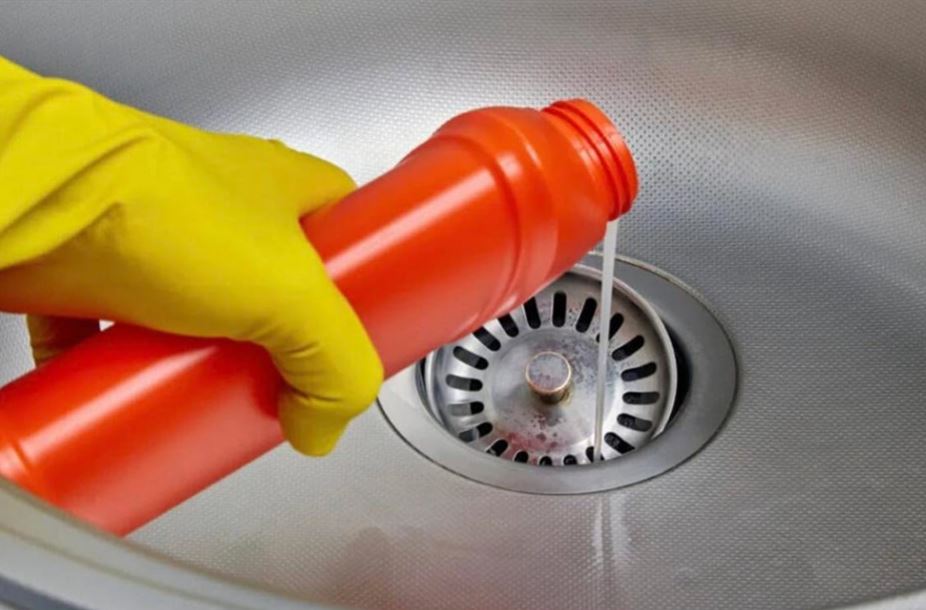 VODOINSTALATERI NE ŽELE DA ZNATE OVAJ TRIK: Možete odčepiti začepljen sudoper u nekoliko sekundi! - featured image