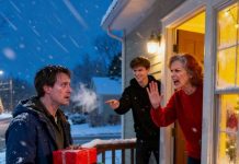 Pojavio sam se za Božić s poklonima za sve, samo da bi mi se vlastita majka ispriječila na vratima, a brat se podrugljivo nasmijao: „Ovo nije mjesto za gubitnike.” Pojavio sam se za Božić s poklonima za sve, samo da bi mi se vlastita majka ispriječila na vratima, a brat se podrugljivo nasmijao: „Ovo nije mjesto za gubitnike.” - featured image