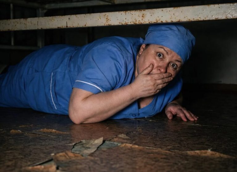 “Tajna sobe broj 7: Sanitarka koja je otkrila zlu istinu” - featured image “Tajna sobe broj 7: Sanitarka koja je otkrila zlu istinu” - featured image