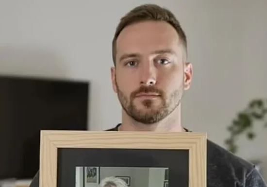 Sin je 3 dana posle smrti majke otvorio njenu fioku i pronašao pismo koje mu je promenilo sudbinu: Sledio se kad je pročitao poruku, ono što je usledilo šokira