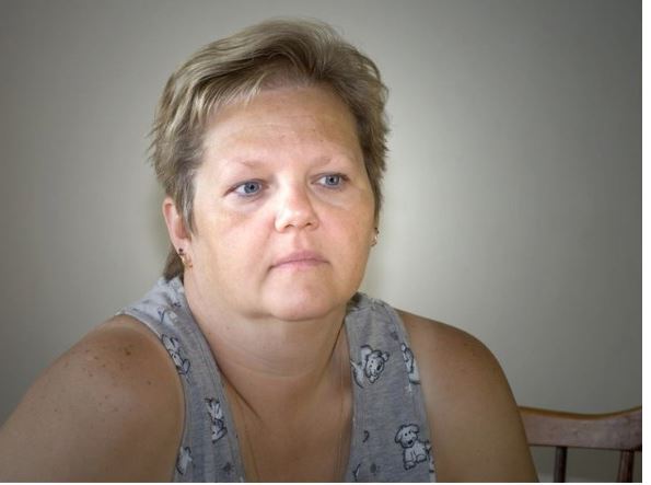 Žena iz Konjević Polja bacila svoju decu, da bi mogla da se preuda: Nakon par godina sina je srela ispred prodavnice i šokirala ga reakcijom - featured image Žena iz Konjević Polja bacila svoju decu, da bi mogla da se preuda: Nakon par godina sina je srela ispred prodavnice i šokirala ga reakcijom - featured image