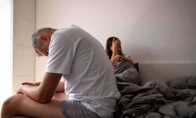 Da li muškarci poslije 55-te postaju neupotrebljivi ženama u krevetu: Evo kada muškarac zaista počinje slabiti
