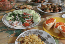 “Skuhala sam ručak, a muž je rekao da mu se gadi… tek kad sam oprala suđe, našla sam poruku ispod tanjira.”