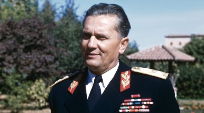 NIKAD VIĐENA SLIKA mladog Tita u zatvoru 1928. potpuno je ŠOKIRALA CEO BALKAN: OVAJ detalj na licu SVI KOMENTARIŠU – to što je Broz dobio po rođenju drugi DEBELO PLAĆAJU