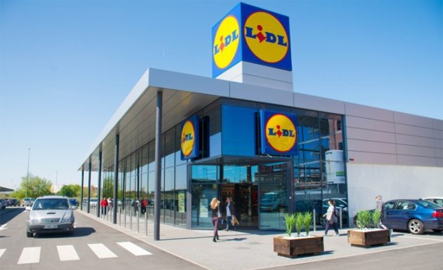 Uznemiravanje radnika ili efikasnost? Šta se zapravo dešava iza kasa velikih trgovačkih lanaca..Ovo je strašno!!!