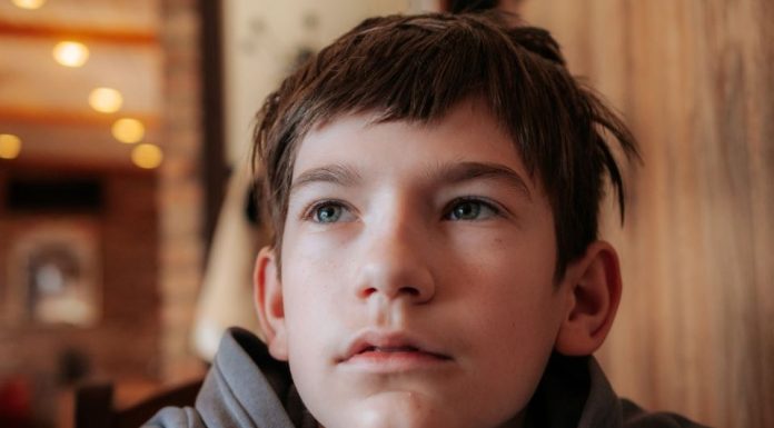 Majka ga odmah nakon rođenja bacila u kontejner: Uzeo ga čovek iz gradske čistoće, nakon 12 godina desilo se ono što nije mogao da sanja