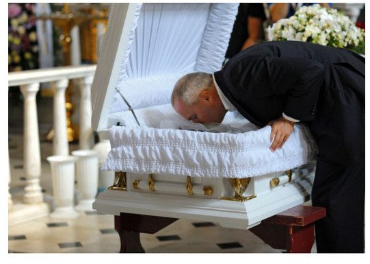 Posle sahrane voljene osobe odmah se iznose 4 stvari napolje: Narodno verovanje kaže da duša ne može da ode dok su one tu