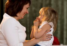 Dijete koje nije imalo dovoljno majčinske ljubavi u životu razvija 10 loših osobina, a jedna je najgora Dijete koje nije imalo dovoljno majčinske ljubavi u životu razvija 10 loših osobina, a jedna je najgora - featured image