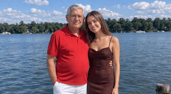 DIREKTOR FIRME ME JE OTPUSTIO PRED SVIMA. DVA SATA KASNIJE POZVAO ME JE I REKAO: „LEPO SE OBUCI I NAĐI SE SA MNOM PORED JEZERA. NIKOME NE GOVORI DA SE SASTAJEMO.“ DIREKTOR FIRME ME JE OTPUSTIO PRED SVIMA. DVA SATA KASNIJE POZVAO ME JE I REKAO: „LEPO SE OBUCI I NAĐI SE SA MNOM PORED JEZERA. NIKOME NE GOVORI DA SE SASTAJEMO.“ - featured image