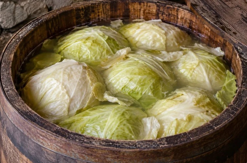 Bez 1 sastojka zimnica propada: Dodajte ga u kiseli kupus i trajaće do proljeća - featured image Bez 1 sastojka zimnica propada: Dodajte ga u kiseli kupus i trajaće do proljeća - featured image