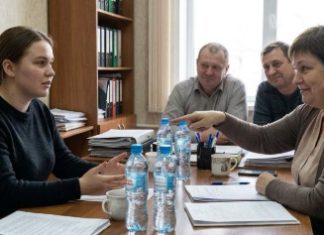 Djevojka sa samo devet razreda škole došla je na razgovor za posao i rekla: „Želim platu od 320.000 mjesečno.“ Direktorica se nasmijala i postavila joj pitanje: „Kako podijeliti četiri flaše vode na šest rukovodilaca?“ Za stolom je zavladala potpuna tišina kada je djevojka odgovorila da… 😲😲😲 Djevojka sa samo devet razreda škole došla je na razgovor za posao i rekla: „Želim platu od 320.000 mjesečno.“ Direktorica se nasmijala i postavila joj pitanje: „Kako podijeliti četiri flaše vode na šest rukovodilaca?“ Za stolom je zavladala potpuna tišina kada je djevojka odgovorila da… 😲😲😲 - featured image