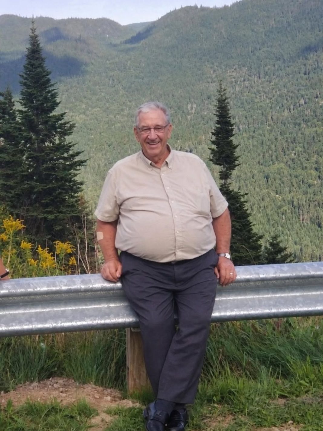 Kad mi se Parkinsonova bolest pogoršala, moja su djeca počela šaptati iza mojih leđa, uzela su mi ključeve od kuće i moje dokumente… A onda su me jednog jutra odvezla u planine i rekla mi da izađem - featured image